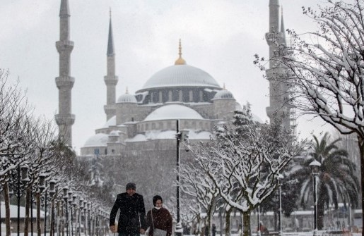 Турската национална авиокомпания Търкиш еърлайнс е отменила общо 180 полета